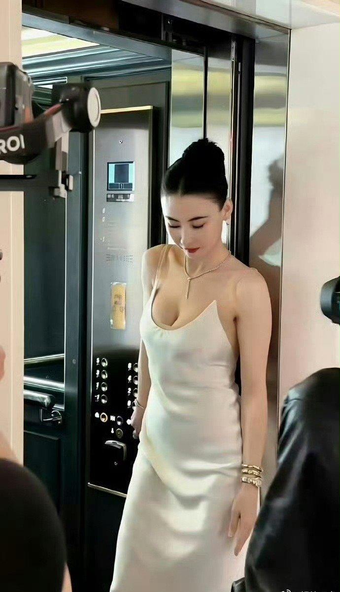 很难看出来张柏芝都已经奔50了状态真好