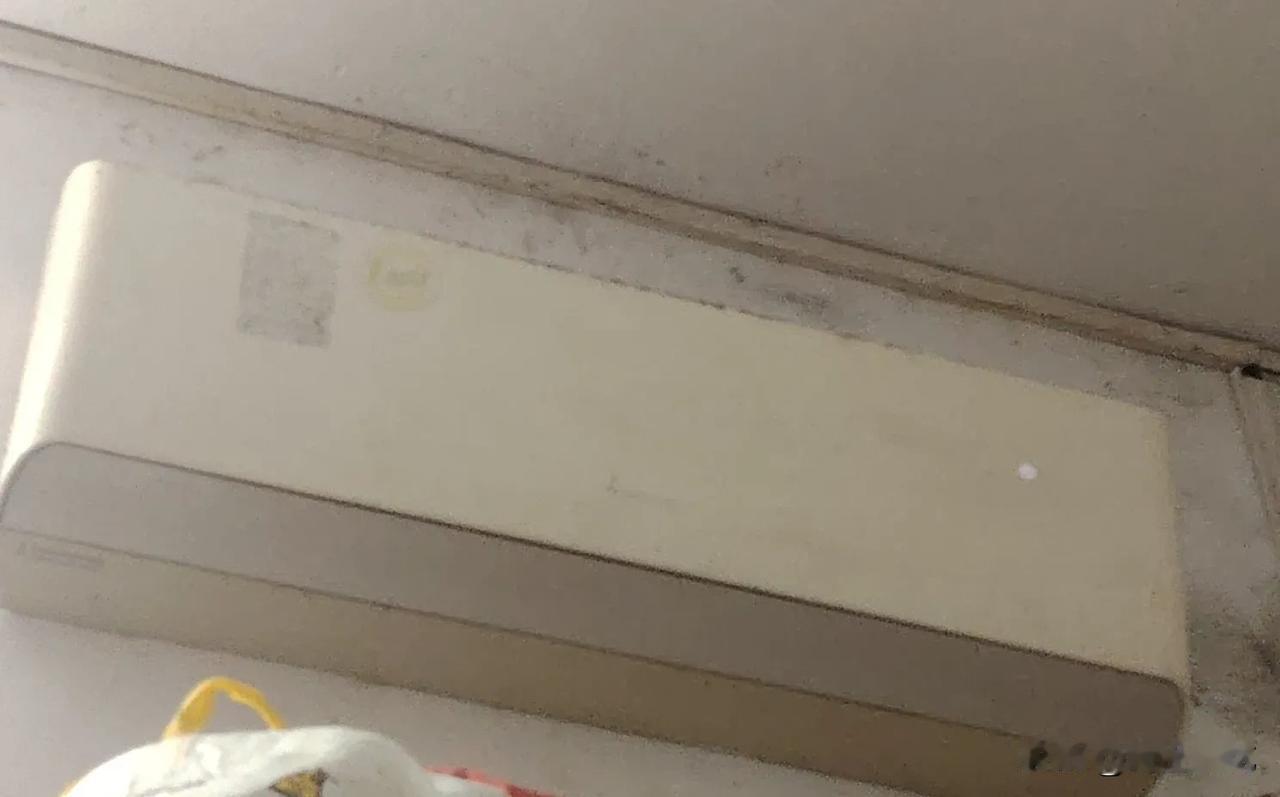 空调一点都不冷，到底是什么原因引起的。以前我们晚上睡觉的时候开空调都是开到27