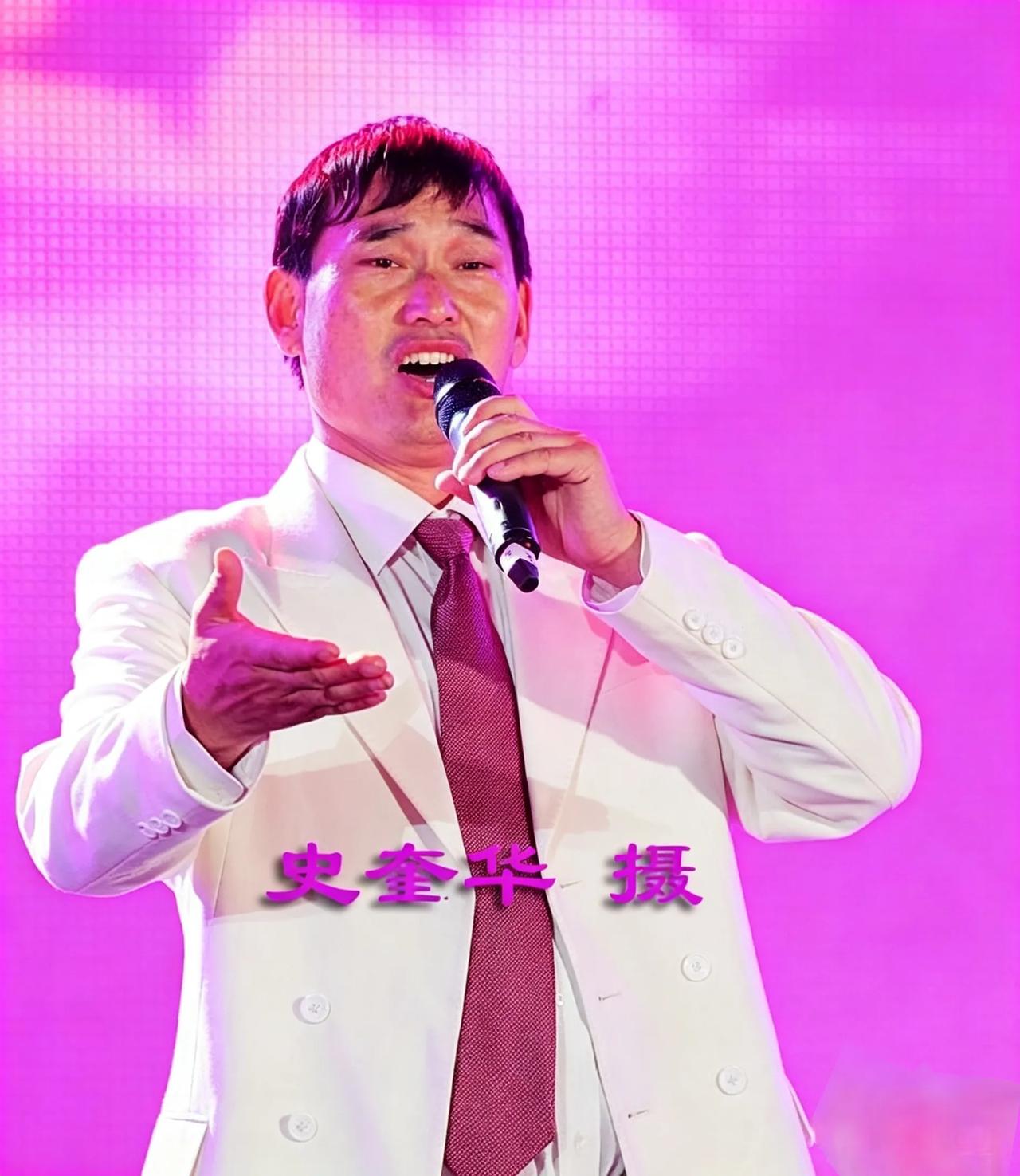家喻户晓的大衣哥朱之文，能被称为歌唱家吗？一身布衣，凭着原生态嗓音走红十几年，