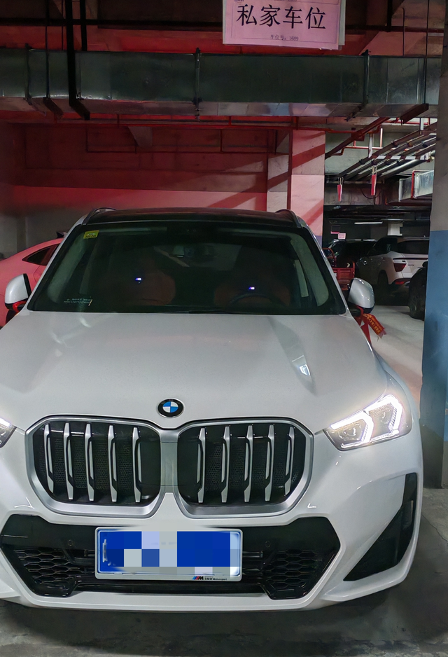 宝马X1两个月使用体验型号：2.0T四驱运动版油耗：8.6/6.0动力：强