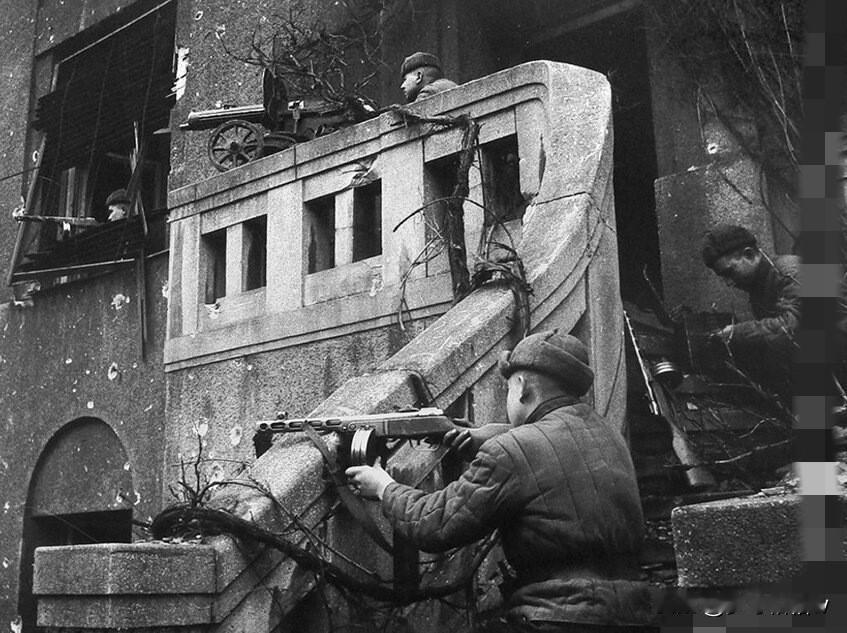 柯尼斯堡那座城市曾经两次被莫斯科的军队占领。对于1945年4月苏联军队占领（