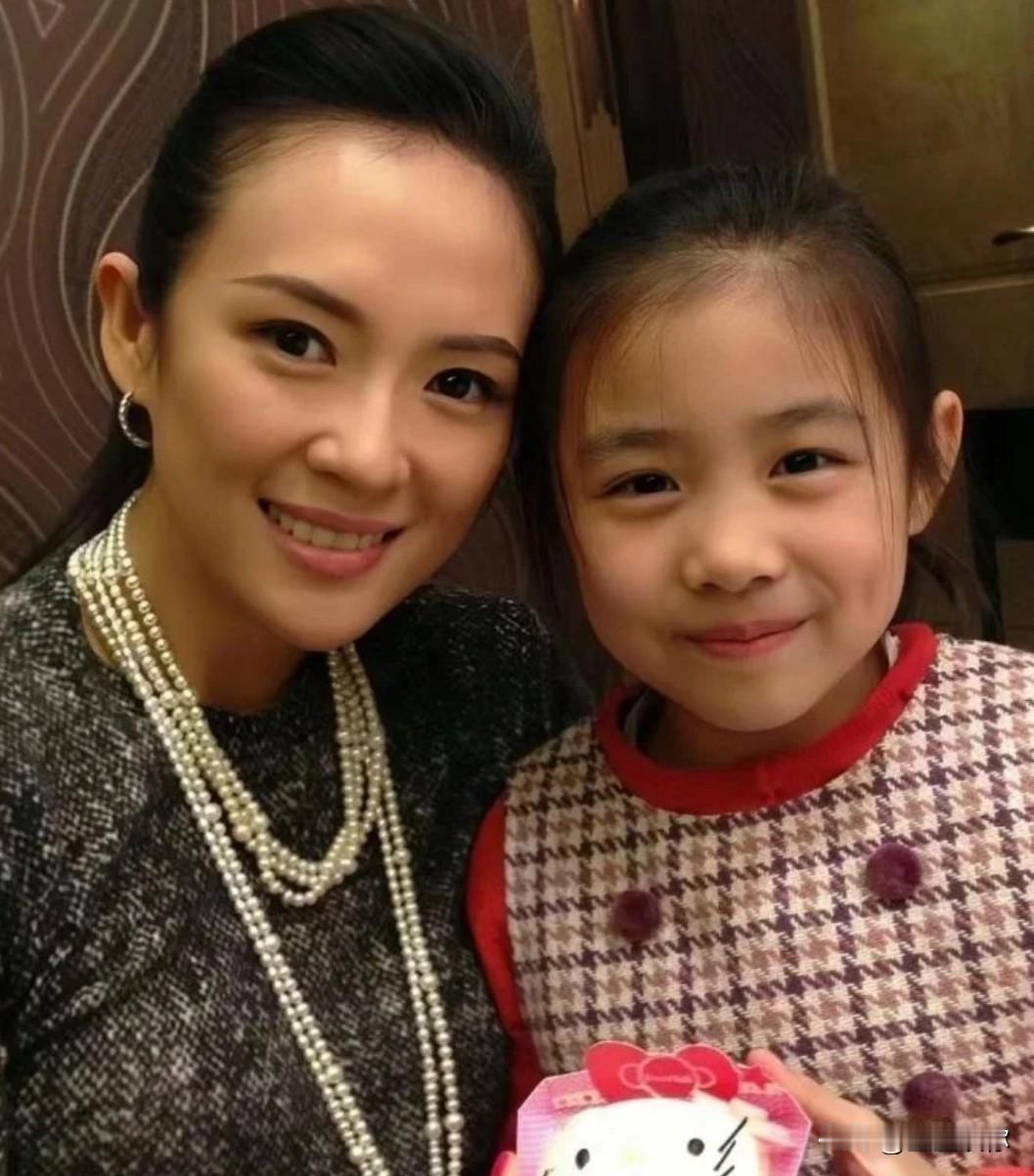 章子怡绝对是个大气的好女人，就冲她对待汪峰女儿的方式就知道。在这个孩子最需要母爱