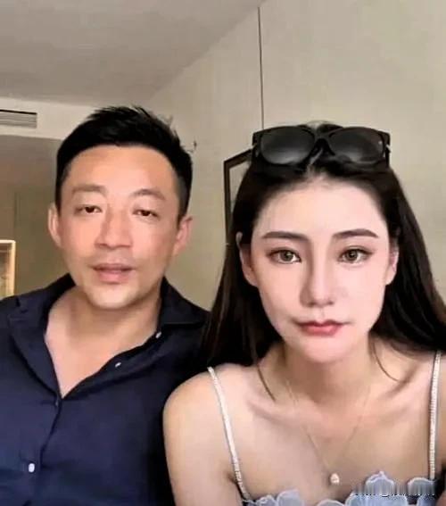 小梅直播时说自己身体不太舒服，中途下播了。有网友猜她可能怀孕了，这事在网上讨论得
