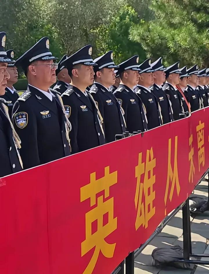 为了给英雄开路，航班主动延误2小时，飞机上无一人抱怨。近期沈阳桃仙国际机场大