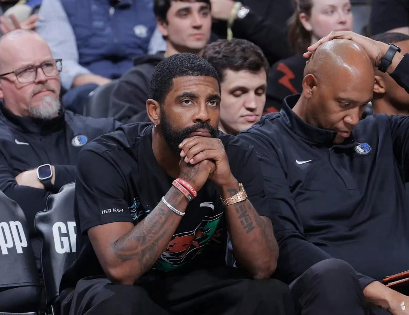 独行侠再遭重创！北京时间2月19日，独行侠官方正式宣布，欧文将缺席2025-26