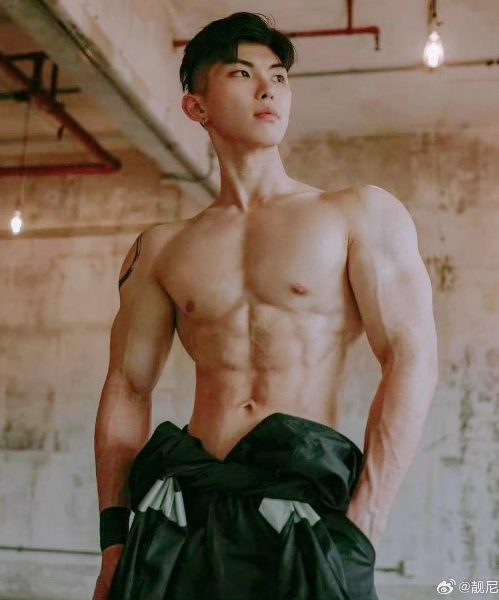 型男帅哥窝肌肉型男​​​
