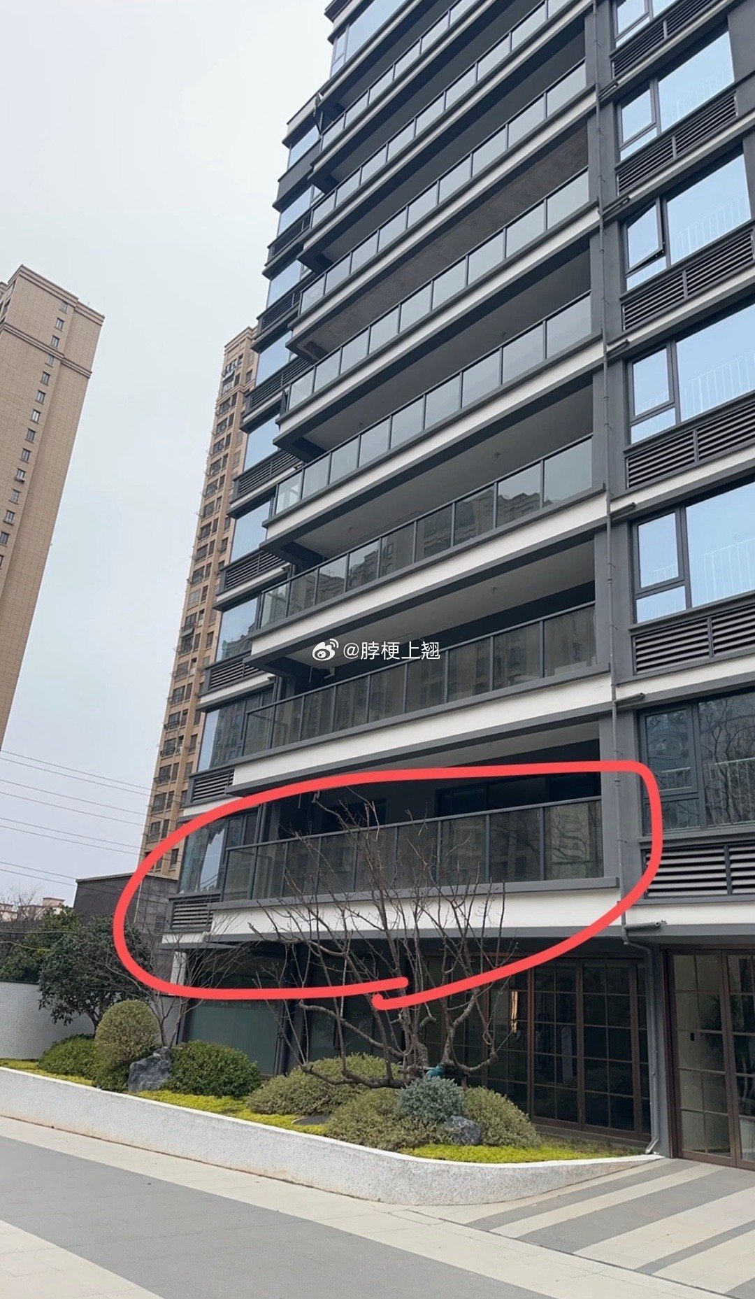 这种二楼可以选吗，前面无遮挡。可以防反水吗？