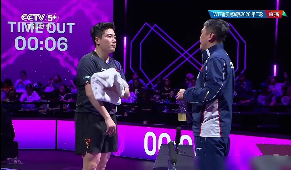 你敢信？2-0领先，9-7手握局点，他竟一个失误把自己坑惨！WTT重庆赛，梁靖