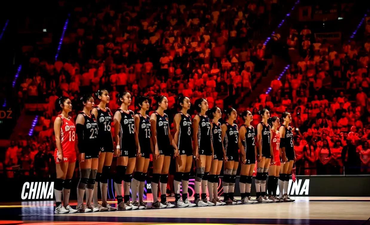 中国女排2-3惜败波兰无缘世界女排联赛四强，暴露出两大问题，也有三个环节进步明显