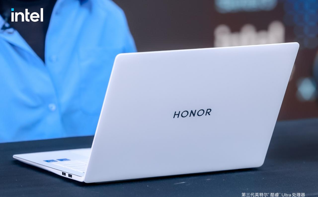 2026Intel发布会杀出了荣耀轻薄本这个