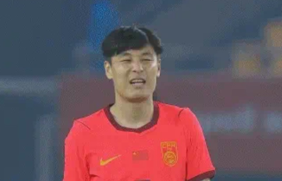 武磊真不适合大赛了，体面退役养养伤当教练吧！中泰之战第89分钟，武磊替补登场，