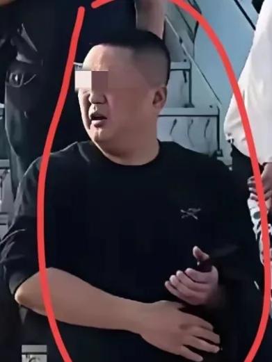 面相这个东西，有时候真的骗不了人！东航事件欧某某的照片终于被扒出来了。老话说