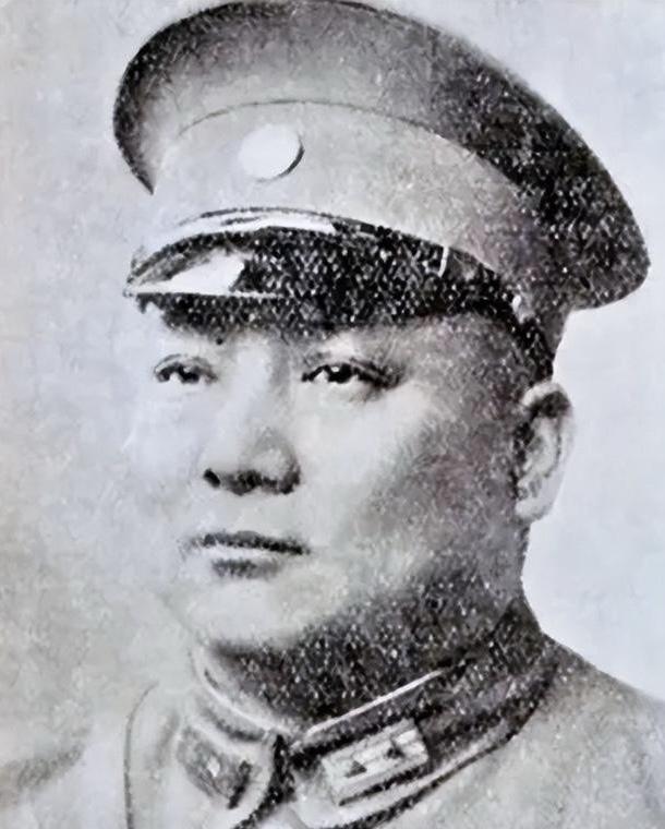 1938年，国民党少将叶蓬求见陈诚，陈诚看到他的名片后，随手扔进纸篓，甚至觉得，