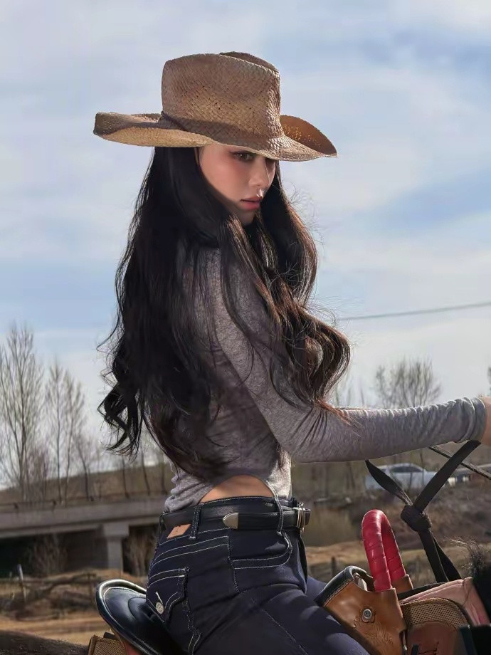 明艳天花板！张馨予颜值身材双在线，浓颜美人太惊艳谁能躲过张馨予的颜值暴击！轮廓精