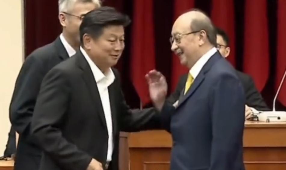 傅崐萁打出组合拳，羞臊柯建铭，痛打赖清德29日，民进党党团发动甲动，今早要在议