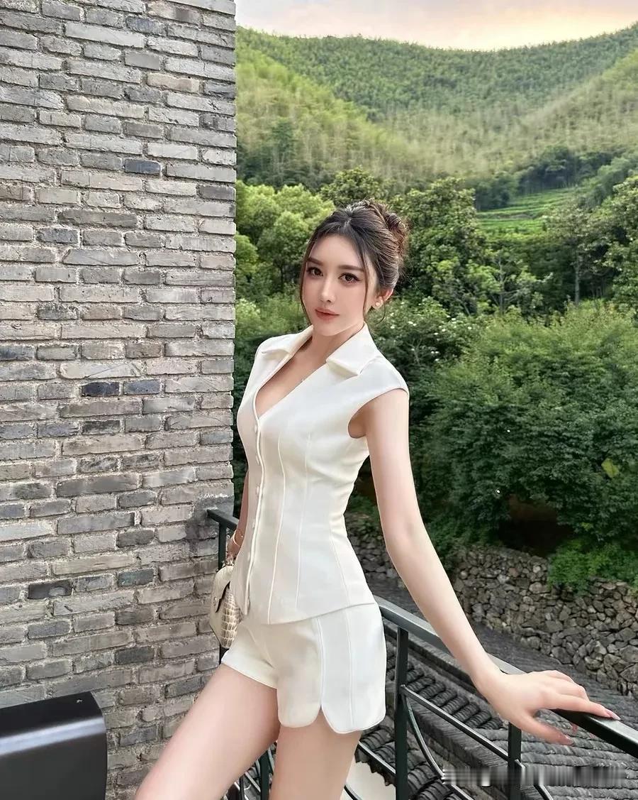 你心目中的美人姣姣若星辰[比心][比心][比心]
