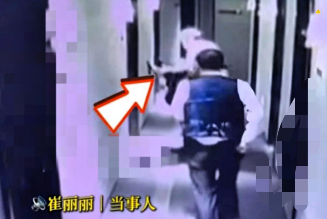 崔丽丽最终被警方处理了。今年四月，她做延长停工留薪期二次鉴定时，和原公司HR