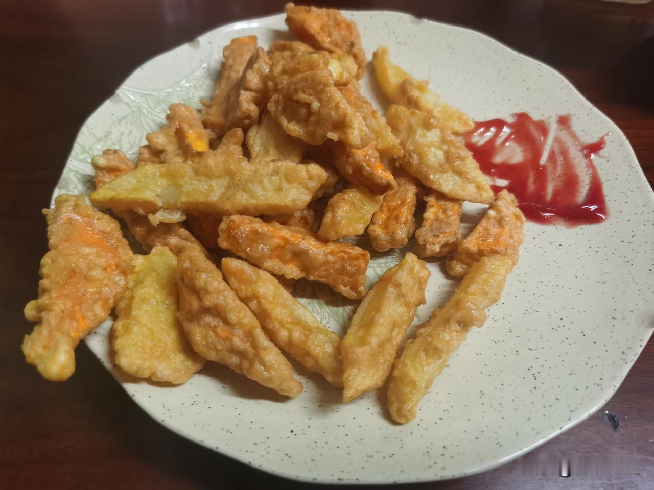 金黄酥脆的炸物刚出锅，滋滋冒香，这就是藏在深圳家里的“深夜小寨”✨。不用排队挤店