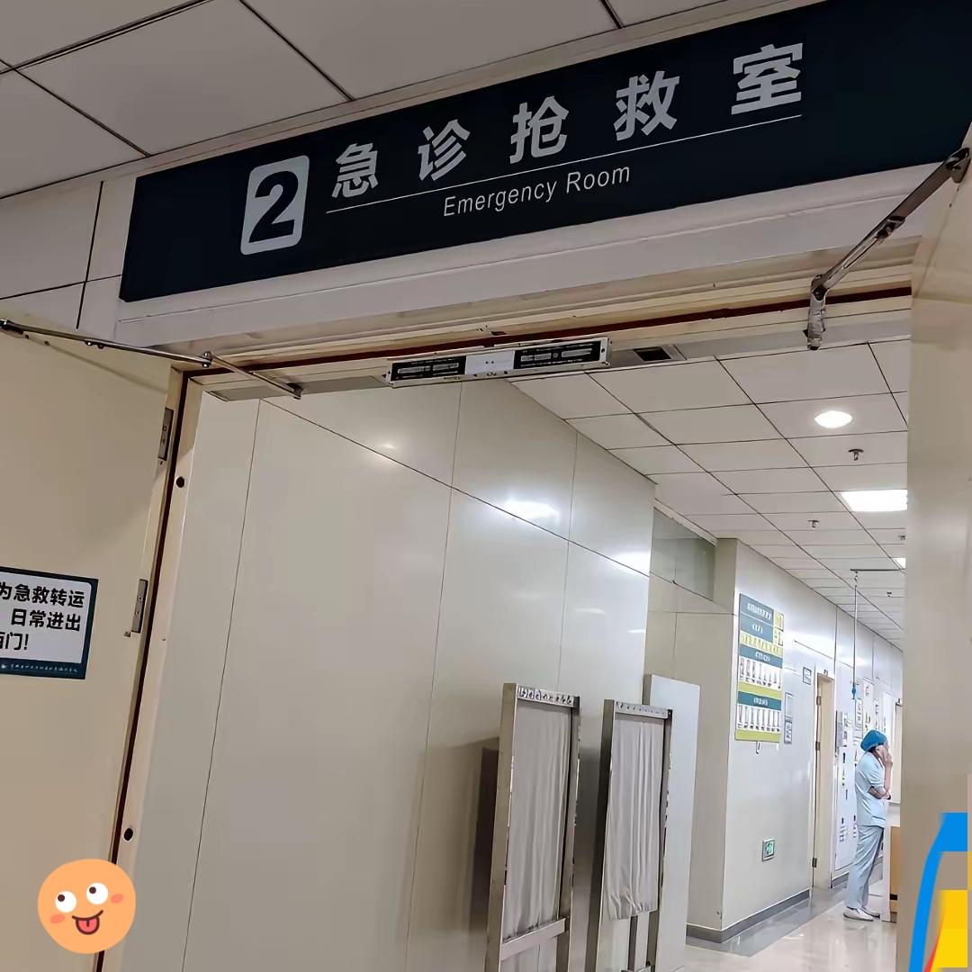 29岁小伙下楼看手机失足离世，一部手机毁掉一个家，教训太惨痛我同事儿子才2