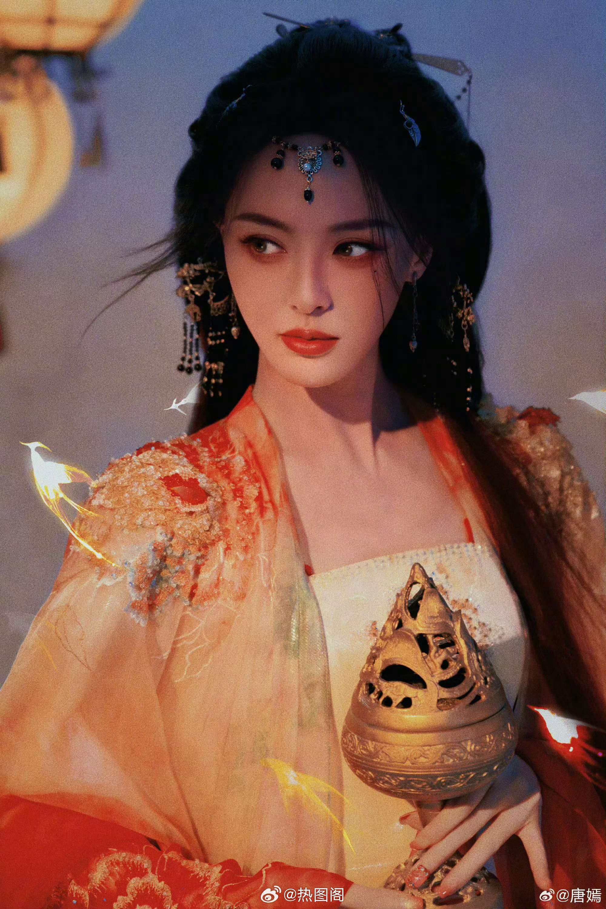 唐嫣端午图美成啥了谁懂啊，糖糖这组汉服大片简直美到犯规！一面明艳大方宛如花神