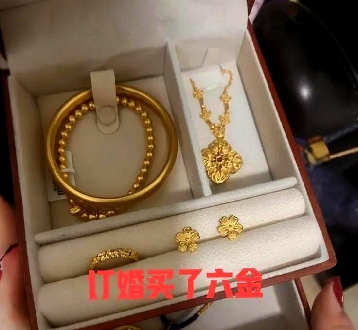 婚姻里谈钱伤感情？某个婚礼筹备群里炸开了锅，准新郎母亲甩出聊天记录：女方家长坚