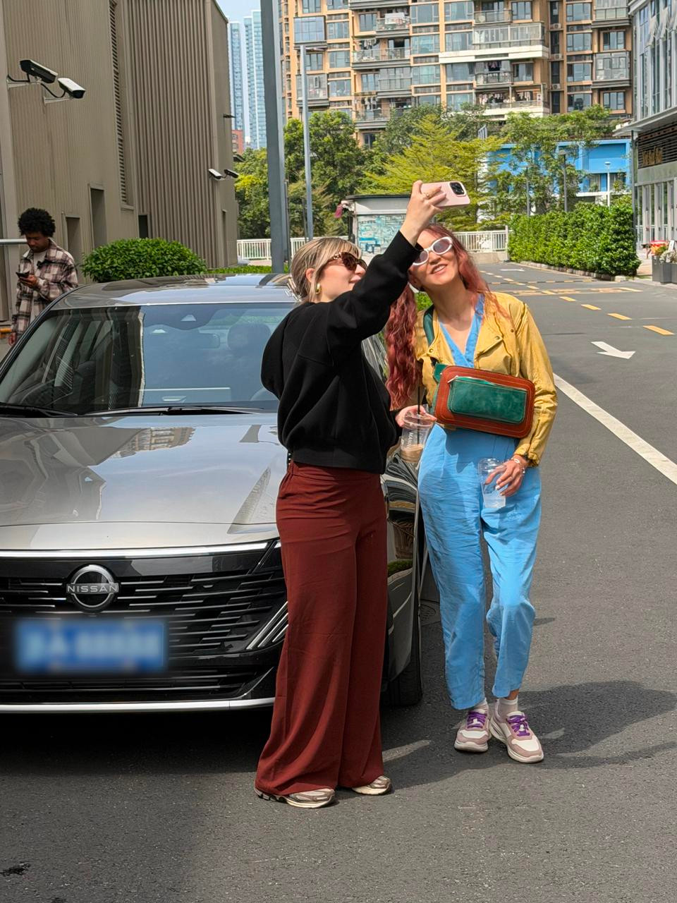 大湾区迈巴赫来了大湾区迈巴赫上才艺周末在深圳Costco撞见个挺有意思的事，好