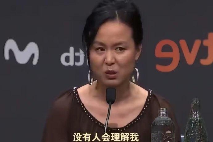 《监狱来的妈妈》女主在国外的发布会上说：“自己很委屈，很憋屈，没人能理解她。”