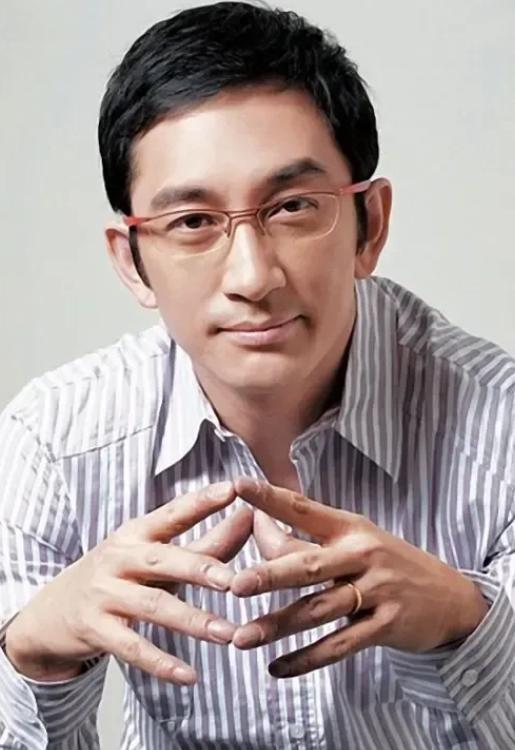 鲁豫问吴启华:"现在以你的状态，你要想拍戏的话，会一直有戏拍吗？"吴启华说:"不
