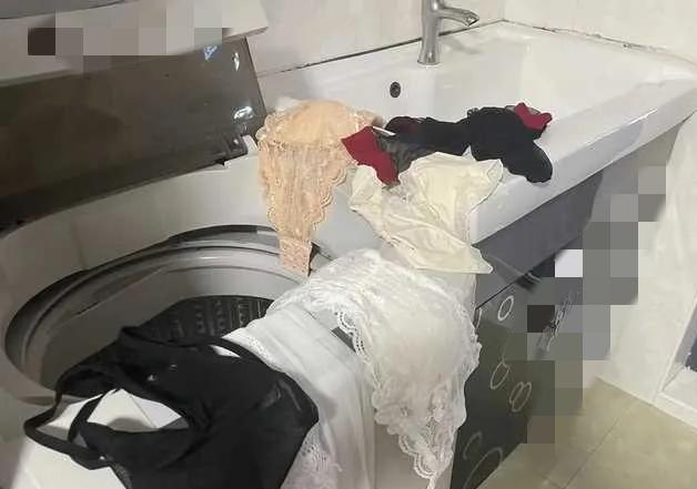 为什么要把这些衣物随便乱扔呢，不是扔在地上，就是扔在洗衣机上。就不能讲点卫生吗