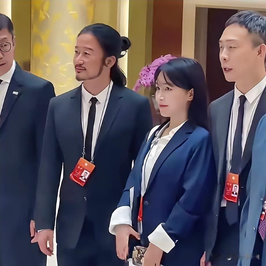 刷到李子柒的视频，真忍不住感叹：这丫头，太绝了！一个从小跟奶奶在四川农村长大