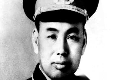 真就一秒钟都绷不住了。一个在枪林弹雨里眉头都不皱一下的将军，最后在病床上，拿毛