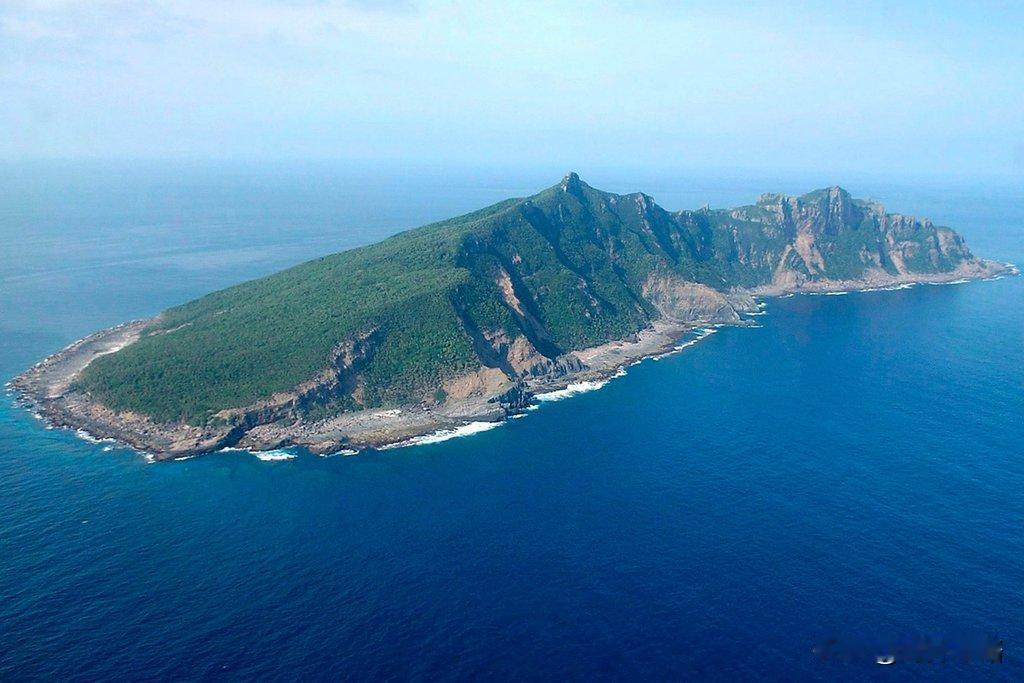 据日本共同社5月3日刚刚发布的消息：中国海警船上的1架直升机飞入钓鱼岛上空。