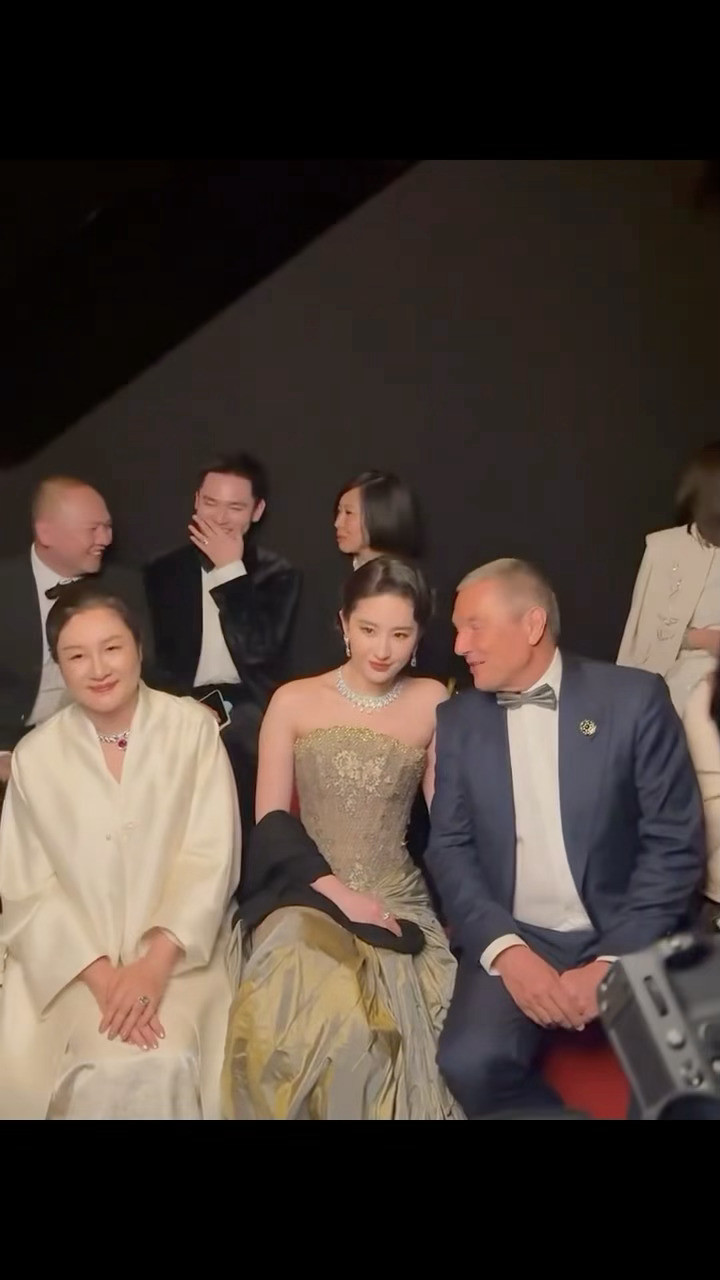 菲总拦腰？哈哈哈哈哈哈哈哈