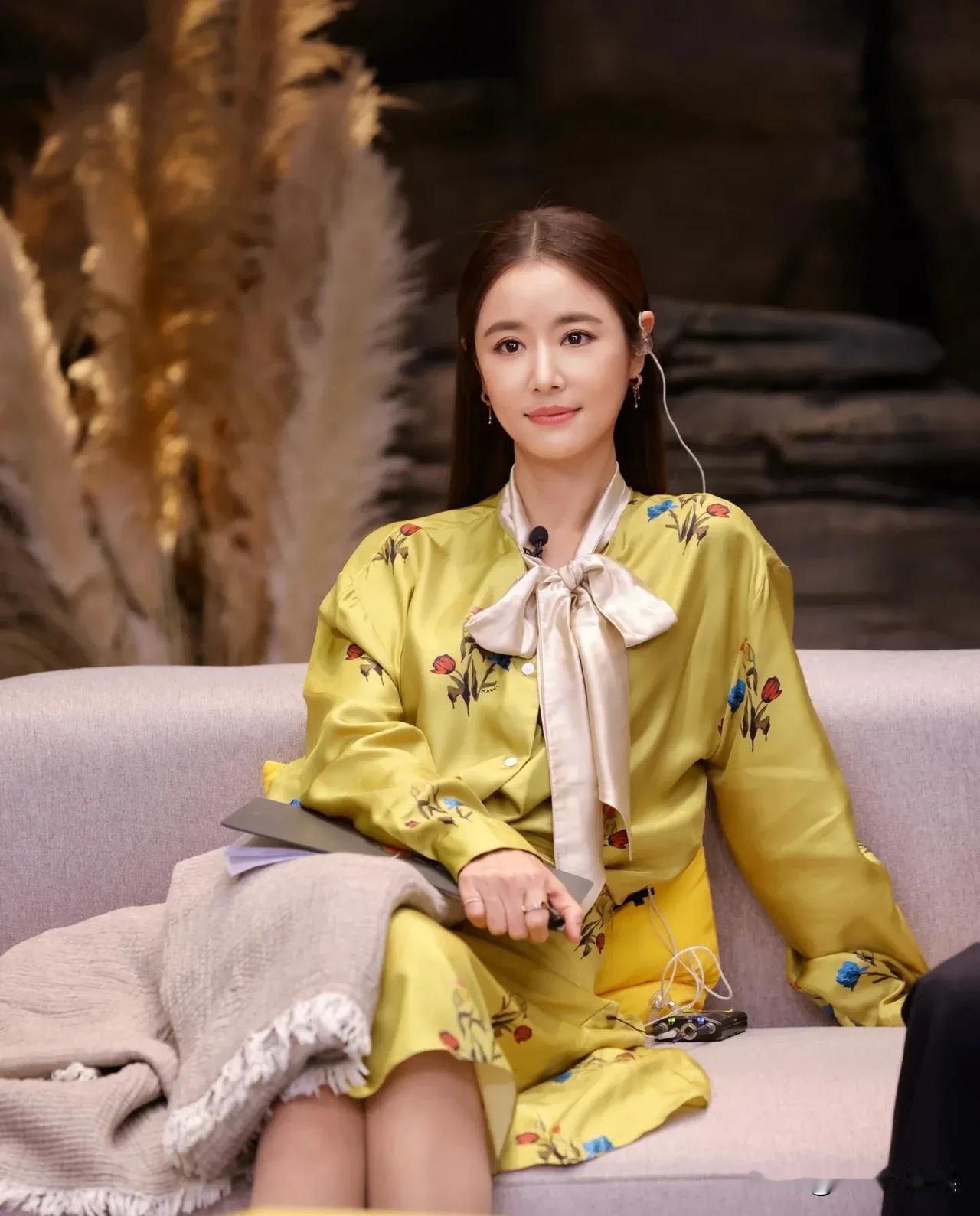 林心如早就该来内地了，看看这造型多美！要不说人靠衣妆呢，就连林心如这样的大美