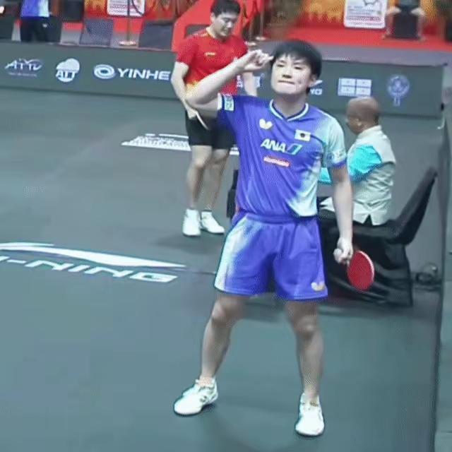 赢球后疯狂庆祝的选手常见让中国观众集体反感的只此一家亚锦赛首轮梁靖崑败北
