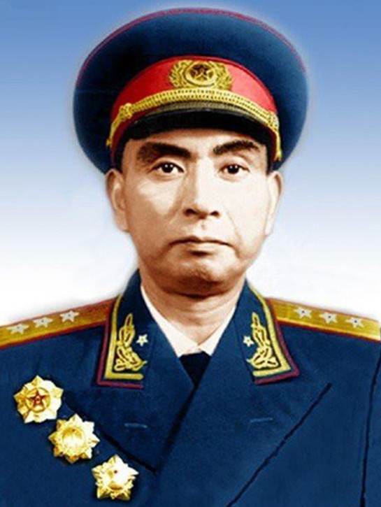 1949年11月，身为司令员的杨勇刚返回驻地，解散了手下的警卫员回到房中，马上就