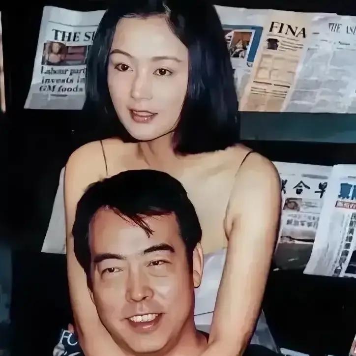 洪晃一个电话打给潘石屹：“赶紧帮我把新浪那条博客删了。”那是2005年，一条