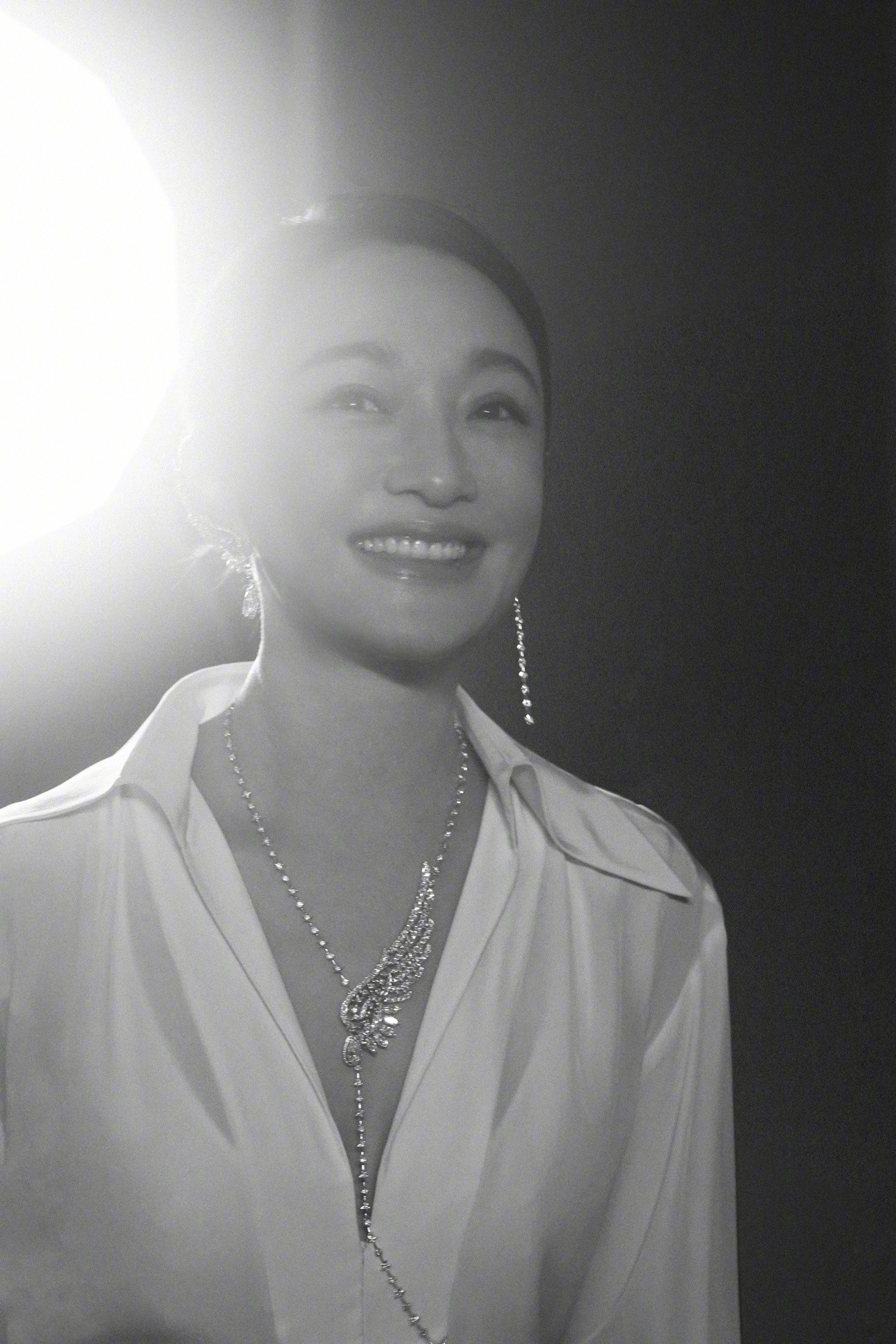 香家嫡长女周迅亮相香奈儿REACH FOR THE STARS臻品珠宝系列预览！