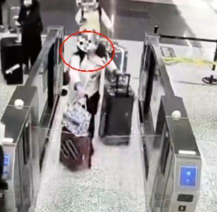 “胆子是真大啊！”九派快讯5月5日报道，5月4日成都双流机场海关截获一名旅客，当