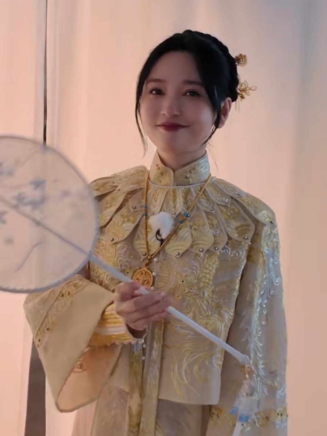 金莎晒结婚五金43岁老姐姐金莎首晒丈夫孙丞潇耗时三年筹备的结婚五金及中式婚服。