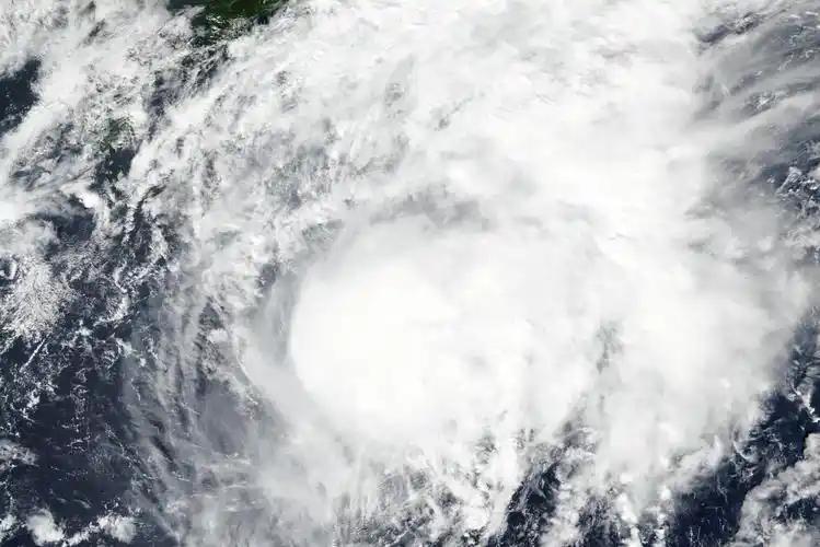 上海150年雨量纪录被破，一个台风为何能折腾半个中国？8月9日下午，台风“白