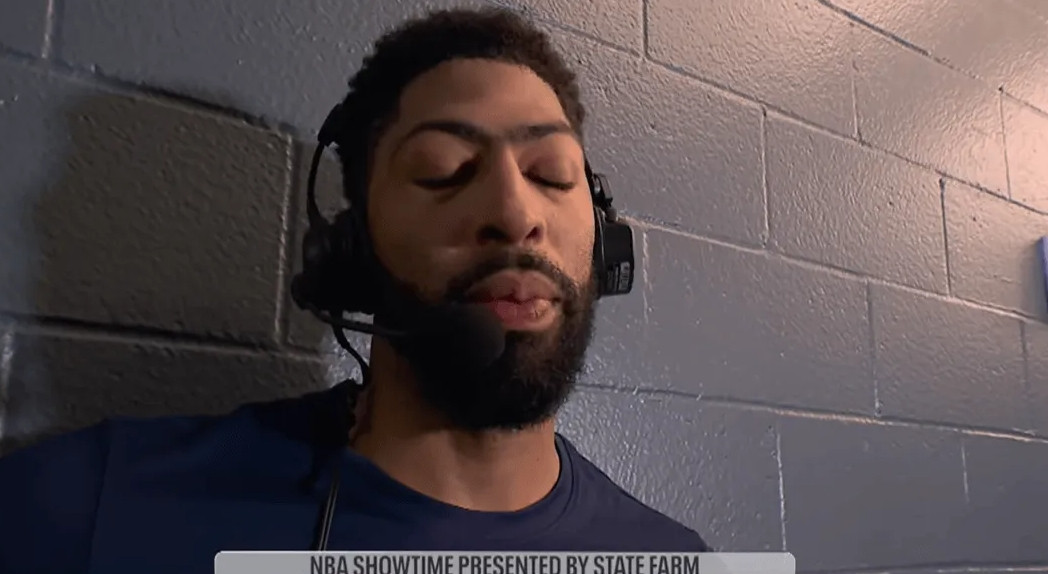 NBA常规赛独行侠100-98战胜国王。本场比赛，独行侠队球员安东尼-戴维斯出