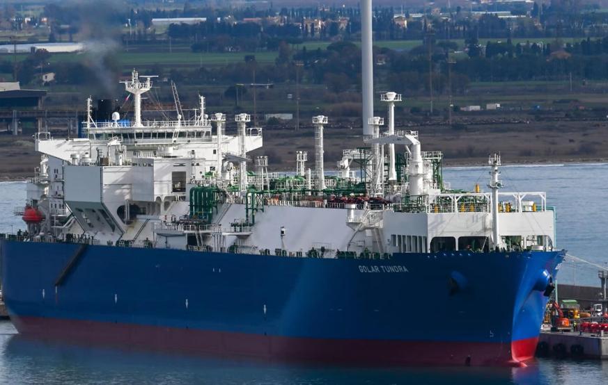 俄罗斯确实强硬，不顾美国威胁，执意为古巴提供石油，绝不允许古巴政权垮台。事实上，