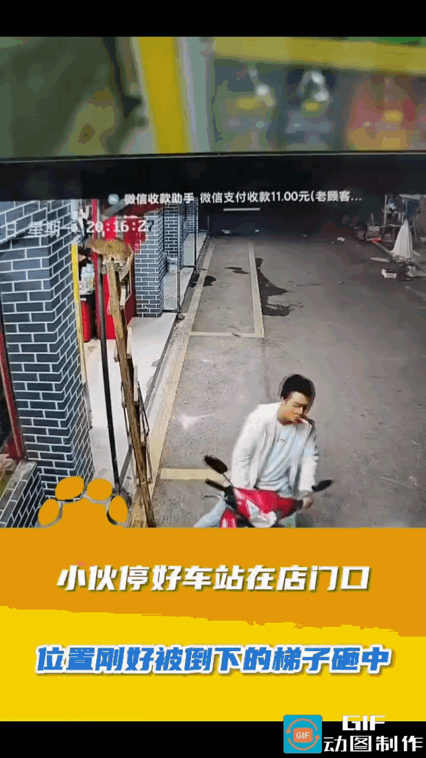 电动车在饭店门口停下来，男子悠闲地下了车，什么也别说，先站着美美地吸上几口烟。