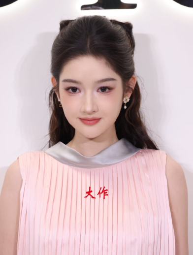 王玉雯好诚实和粉丝解释说卧蚕是自己画的，不要怪化妆师