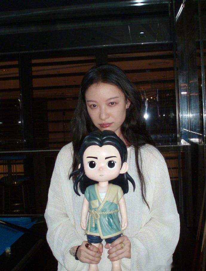 倪妮37岁生日发文倪妮生日晒照生日氛围组上线！倪妮37岁生日发文“你好阿花，我是