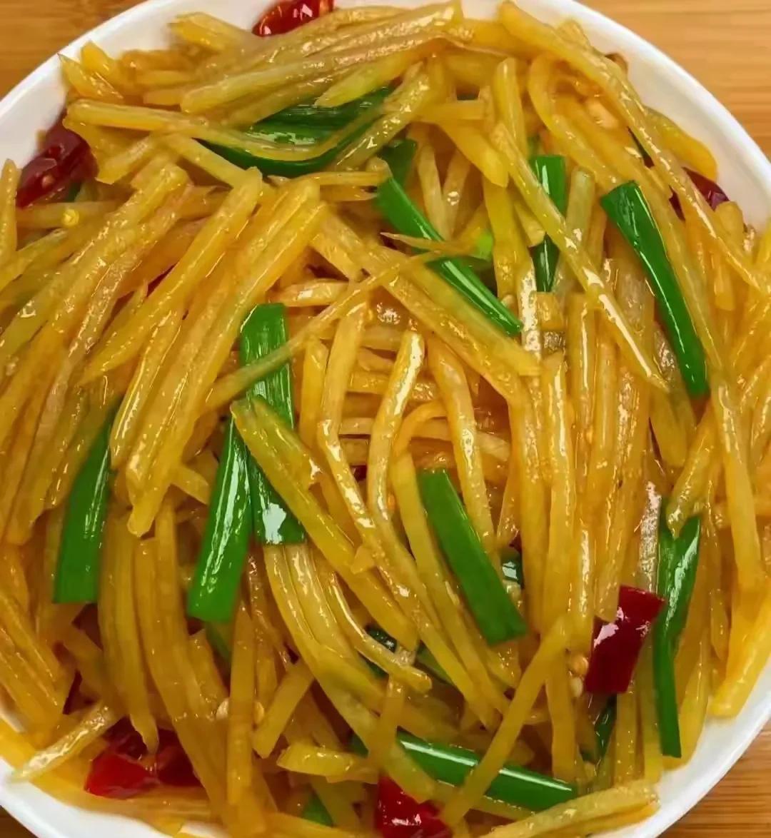 鲁菜是八大菜系之首，可我们身边却很少能找到比较正宗的鲁菜馆。这也是我以前的困惑