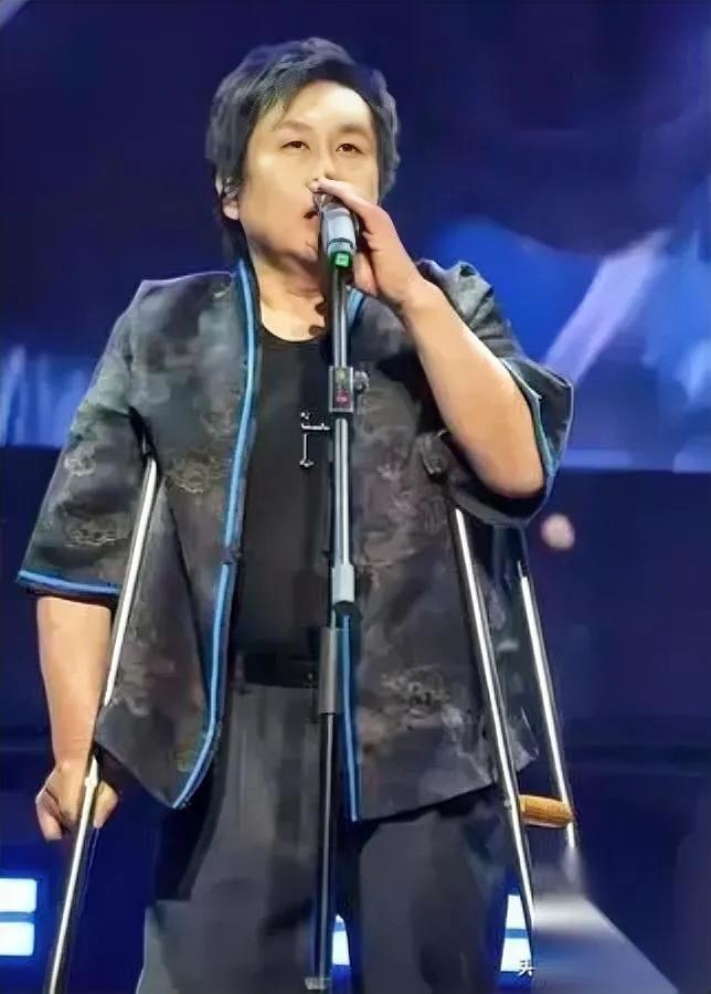 这件事我挺汤家凤敢公然骂大陆“野蛮”，转头揣着情怀就来内地捞金，也就郑智