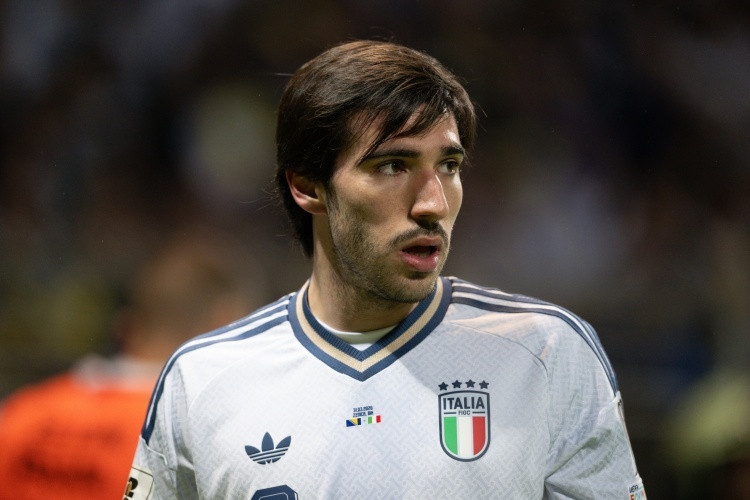 25岁身价8000万欧的托纳利至今还未参加过大赛。2021欧洲杯，意大利夺冠，当