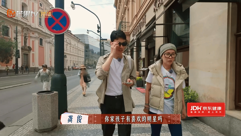那英说孩子8岁才知道妈妈是明星花儿与少年那英也太有梗了吧！被龚俊问孩子有没有喜